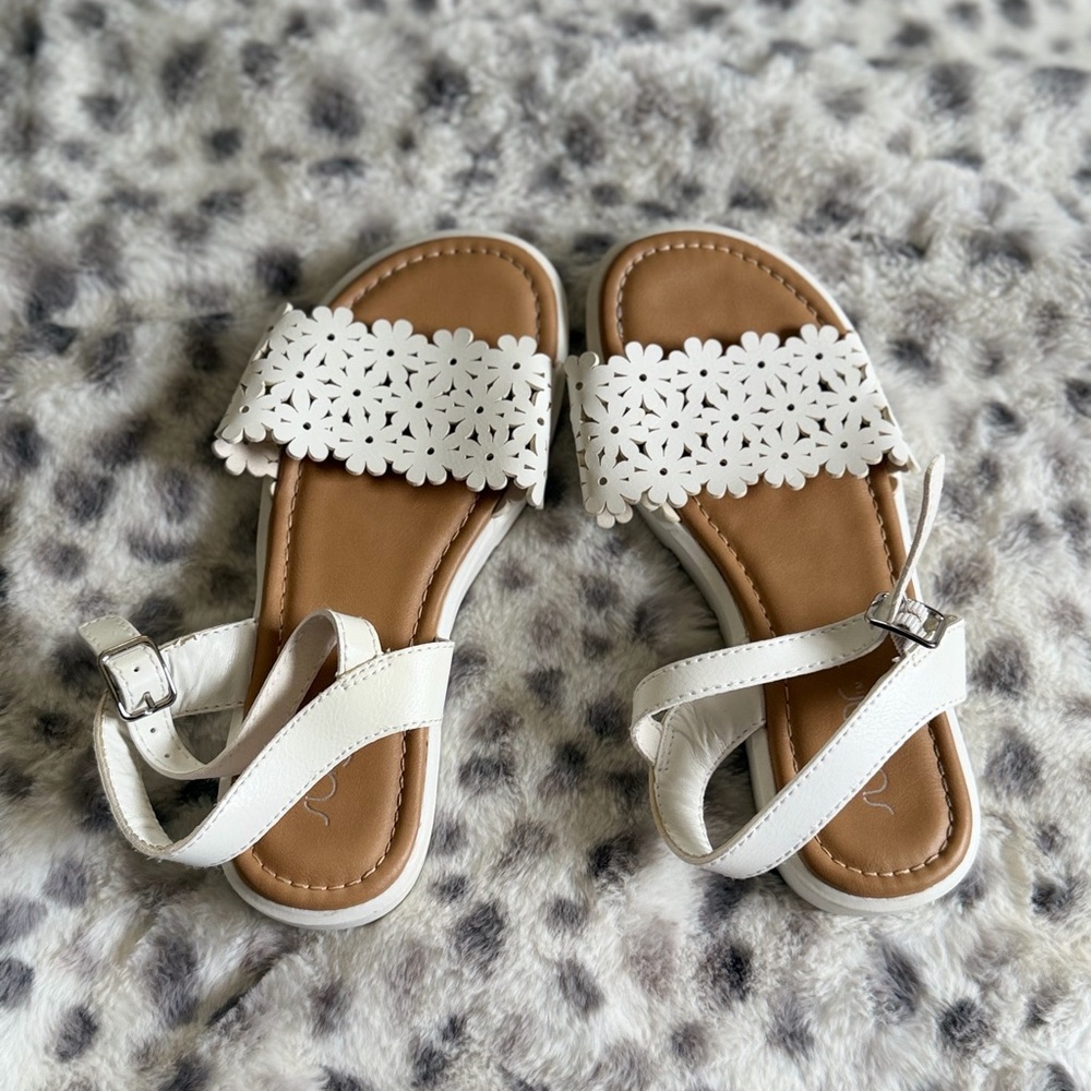 Sugar White Floral Cutout Sandals | Girls Size 2